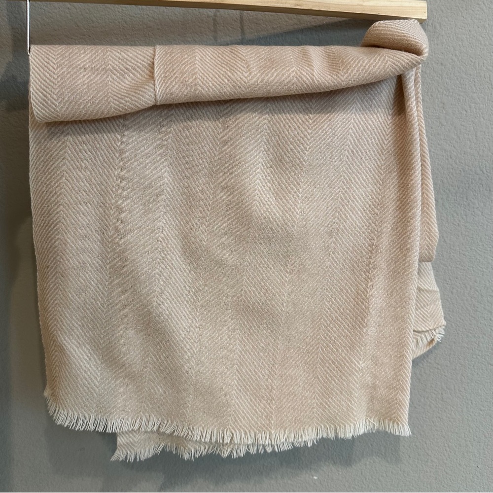 Sasso + Smith 100% Wool Scarf Beige Herringbone Fringed Neutral travel Wrap